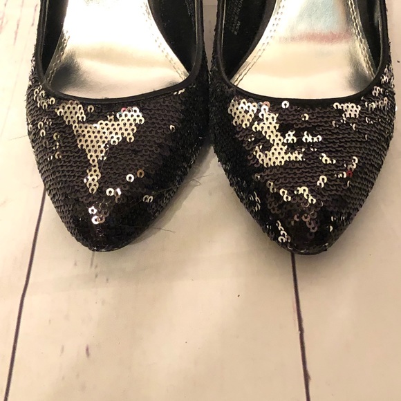WHITE HOUSE BLACK MARKET "ATHENA" SEQUIN HEELS 8.5 - Picture 5 of 7